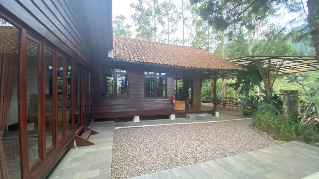 เดอะ ลอดจ์ มาริบายา Hotel Cikareumbi ภายนอก รูปภาพ