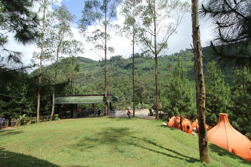 เดอะ ลอดจ์ มาริบายา Hotel Cikareumbi ภายนอก รูปภาพ